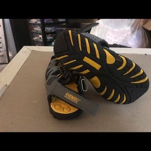 Boys Khombu sandals size 12